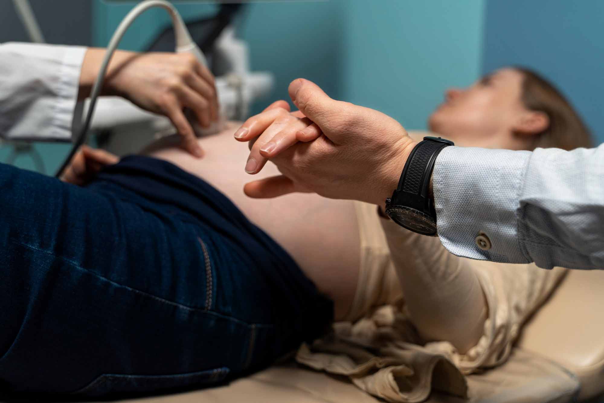 Schwangere beim Ultraschall: Gefahr Schulterdystokie
