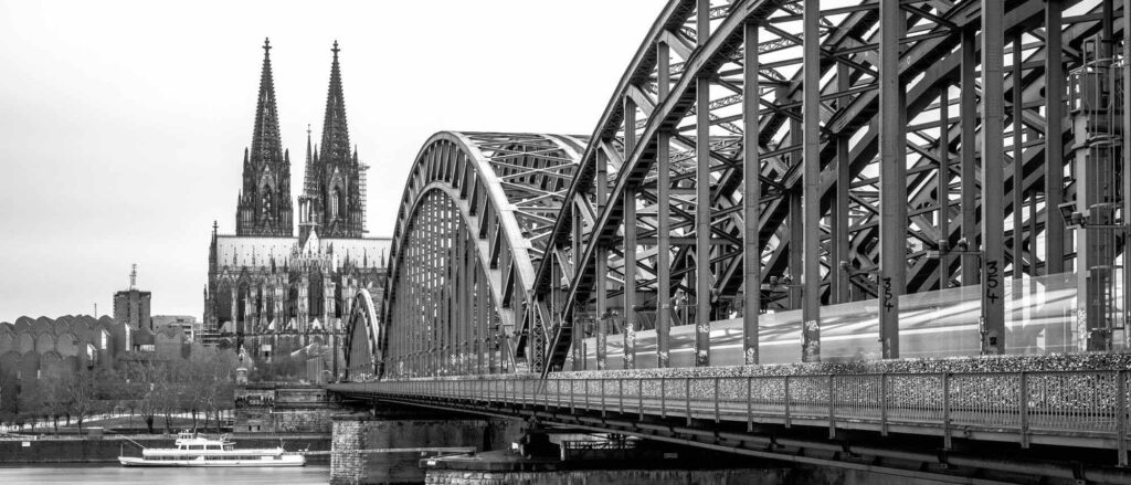 Köln Medizinrecht: Kölner Dom am Rhein