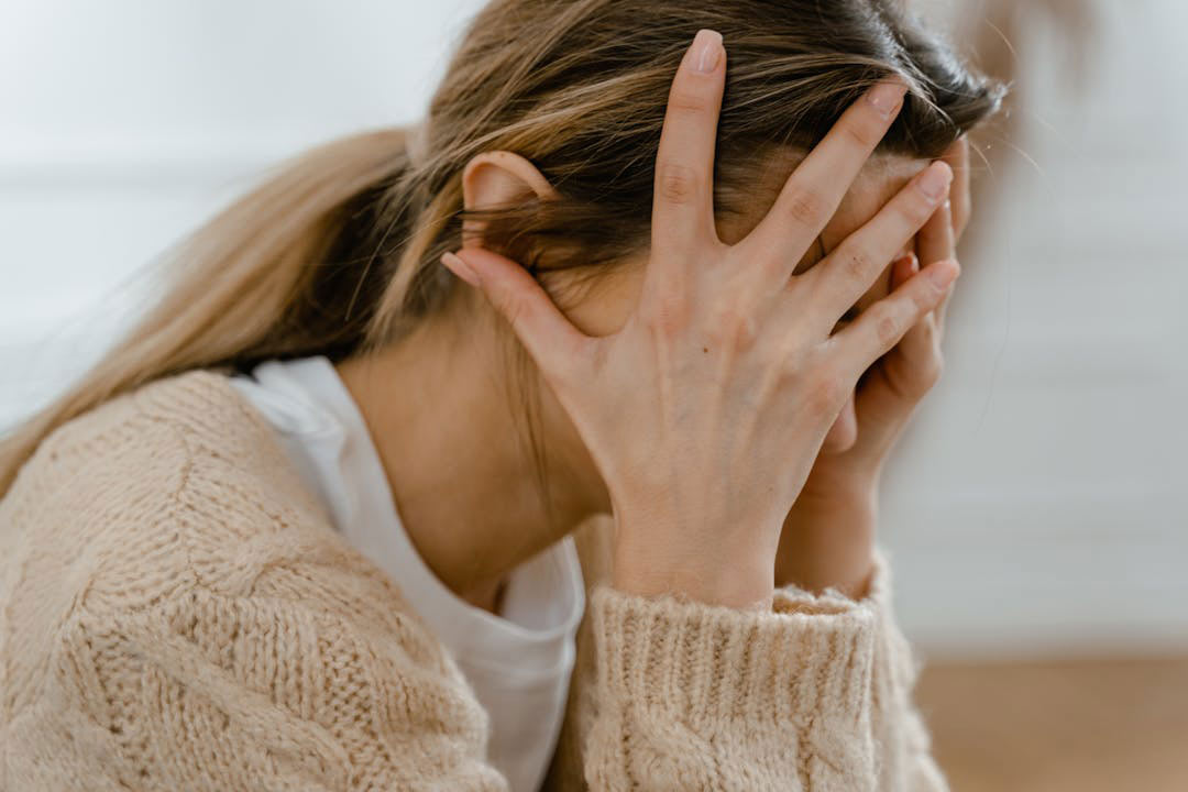 dammriss Frau verzweifelt wegen höhergradigem Dammriss